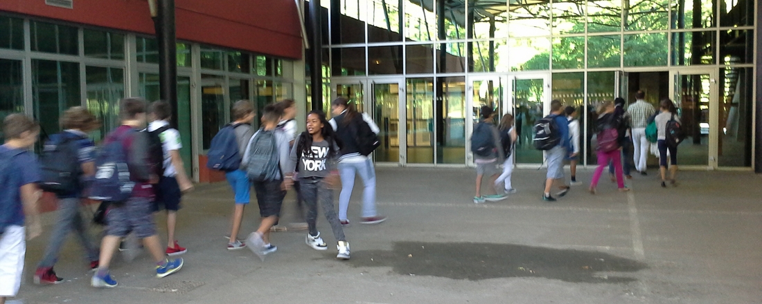 Facade et entrée principale du collège de Bourran à Mérignac