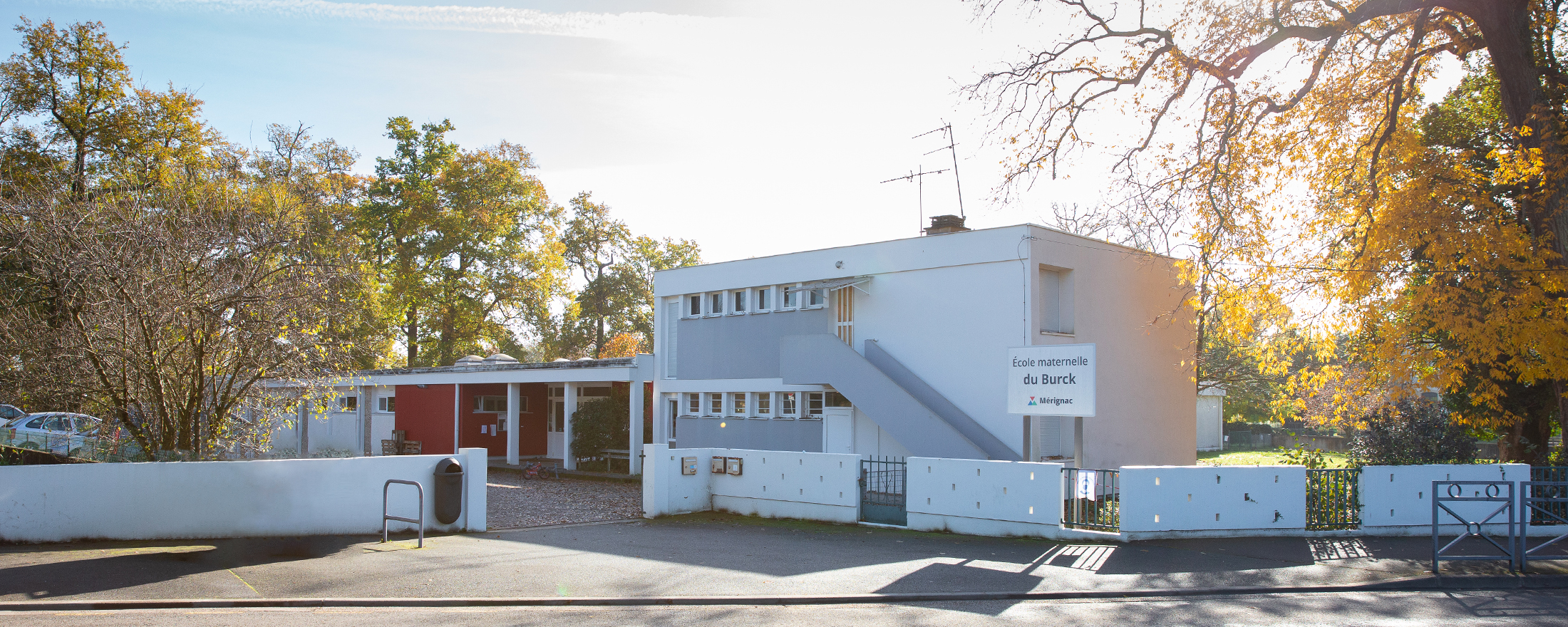 Façade de l'école maternelle Joséphine Baker (Le Burck)