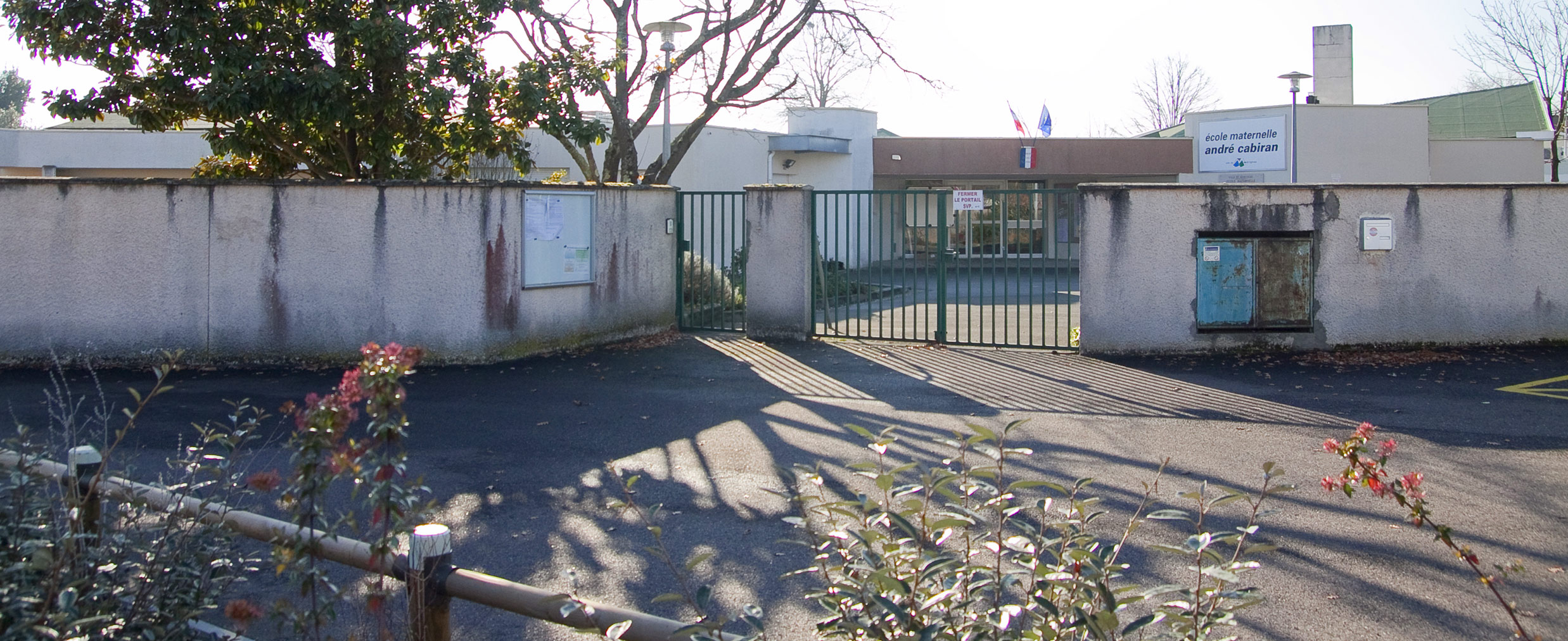 Entrée principale de l'école André Cabiran