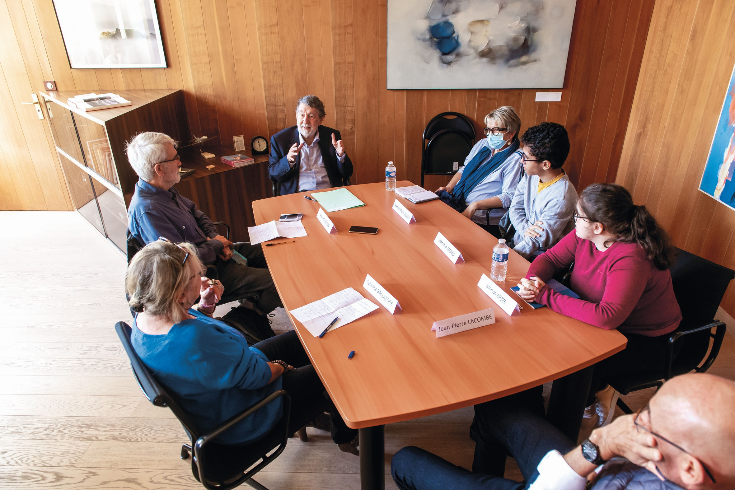 Six Mérignacais  dans le bureau du maire