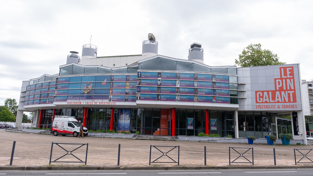 Le Pin Galant 