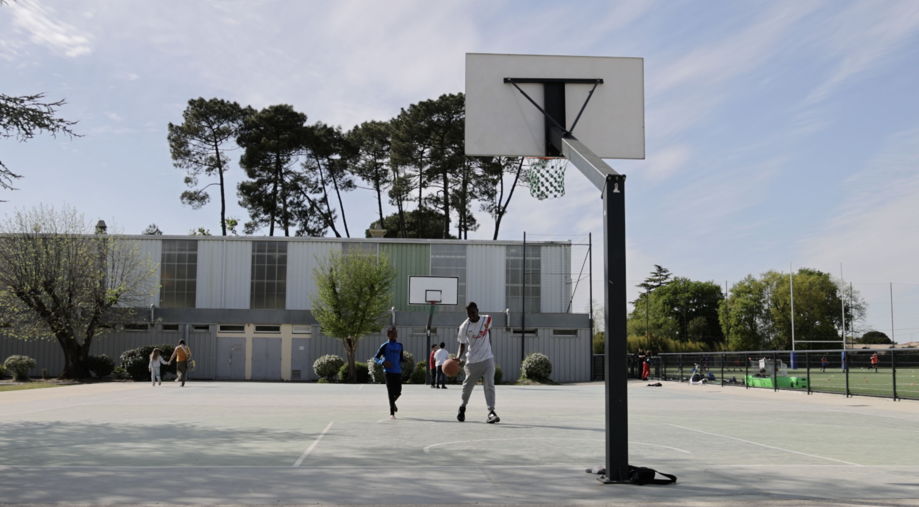 Profitez de prêt gratuit de matériel sportif sur les installations sportives de Robert Brettes