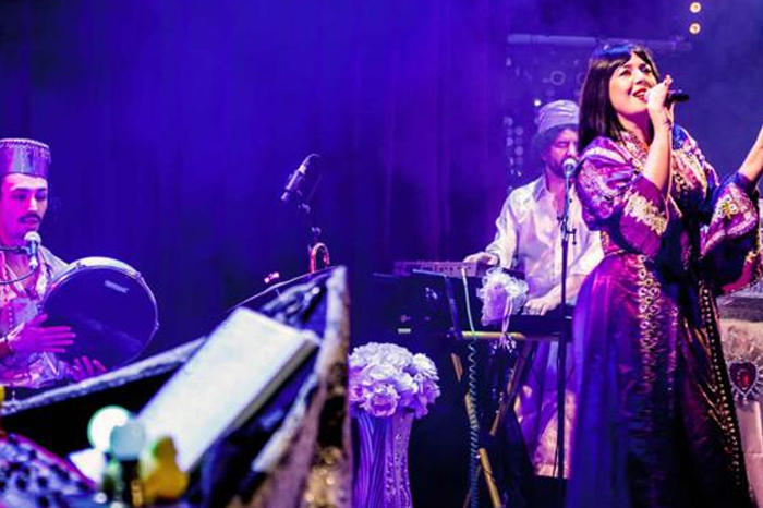 Spectacle musicale de "Maria Dolores Y Habibi Starlight" au Pin Galant