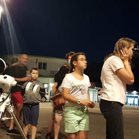 "On The Moon Again" observation de la lune