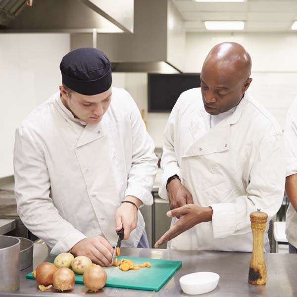 Apprentis en chômage partiel : vous pouvez réaliser des stages connexes 