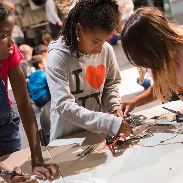 UAV Kids : les enfants à la découverte des drones !